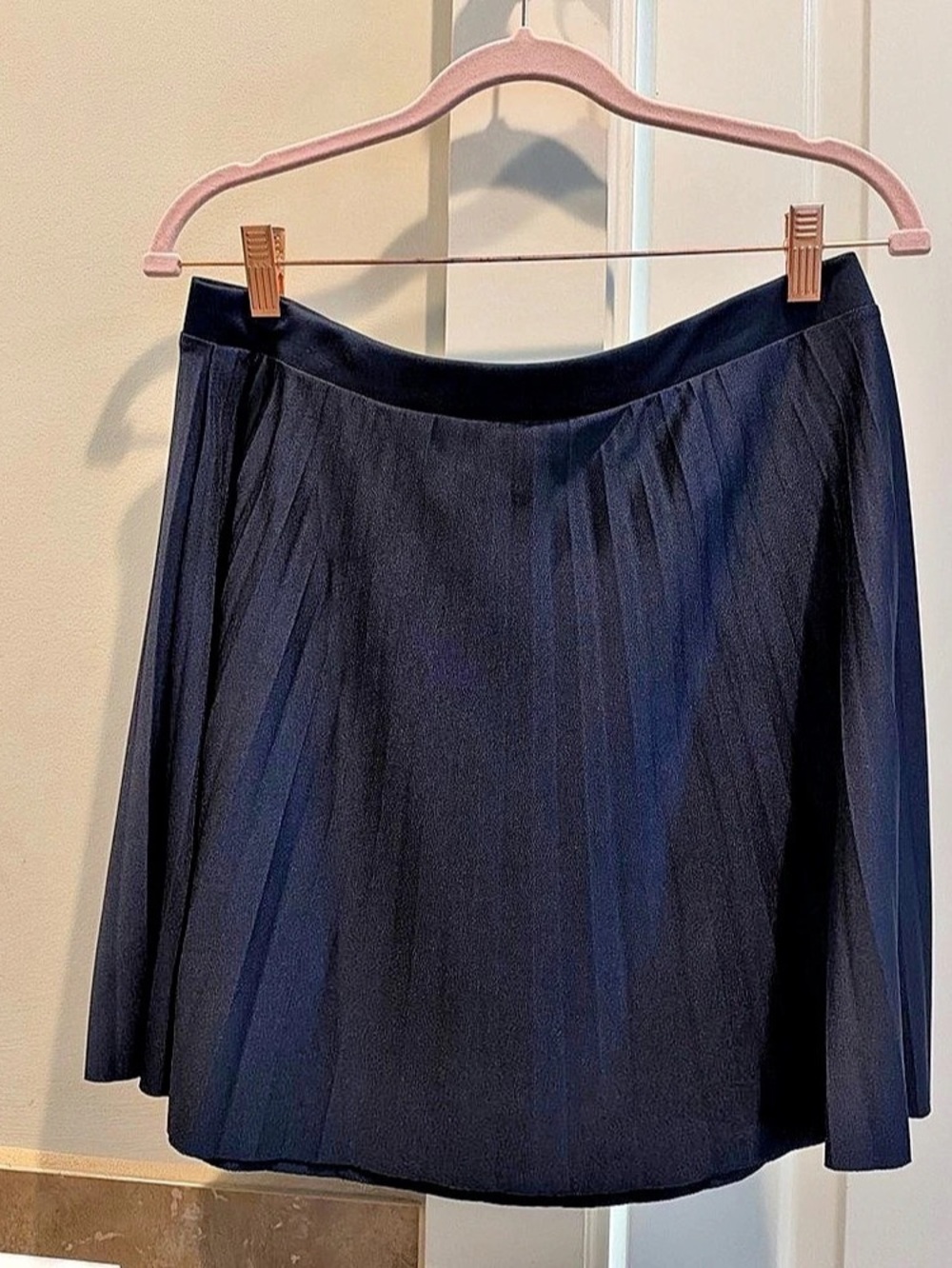 H&M Pleated A-Line Skirt in Black Size Large Like New